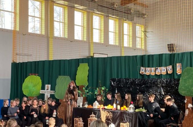 „Ciemno wszędzie, głucho wszędzie  Co to będzie, co to będzie …”